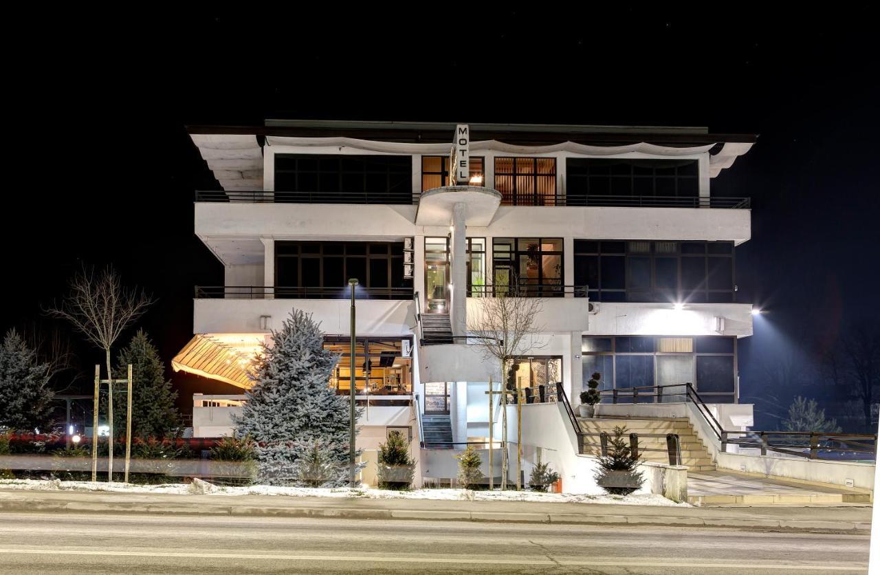Hotel Le Pont ปรีเยดอร์ ภายนอก รูปภาพ