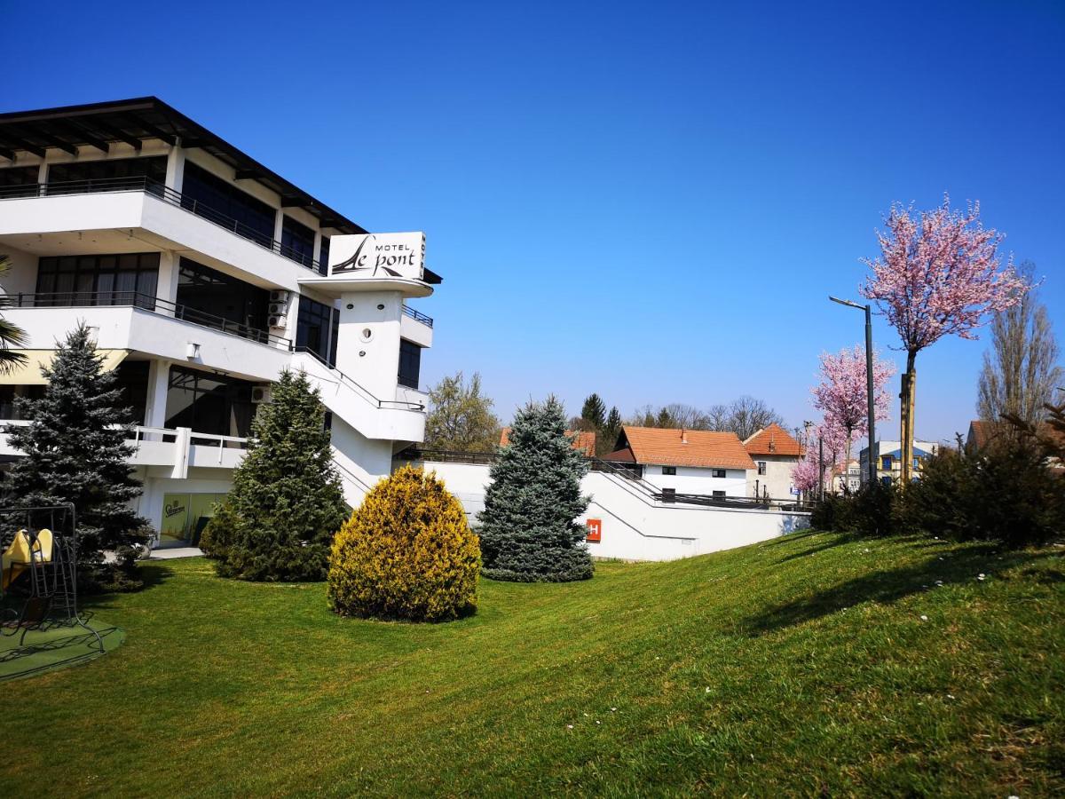 Hotel Le Pont ปรีเยดอร์ ภายนอก รูปภาพ