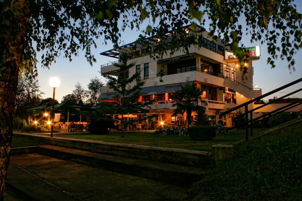 Hotel Le Pont ปรีเยดอร์ ภายนอก รูปภาพ