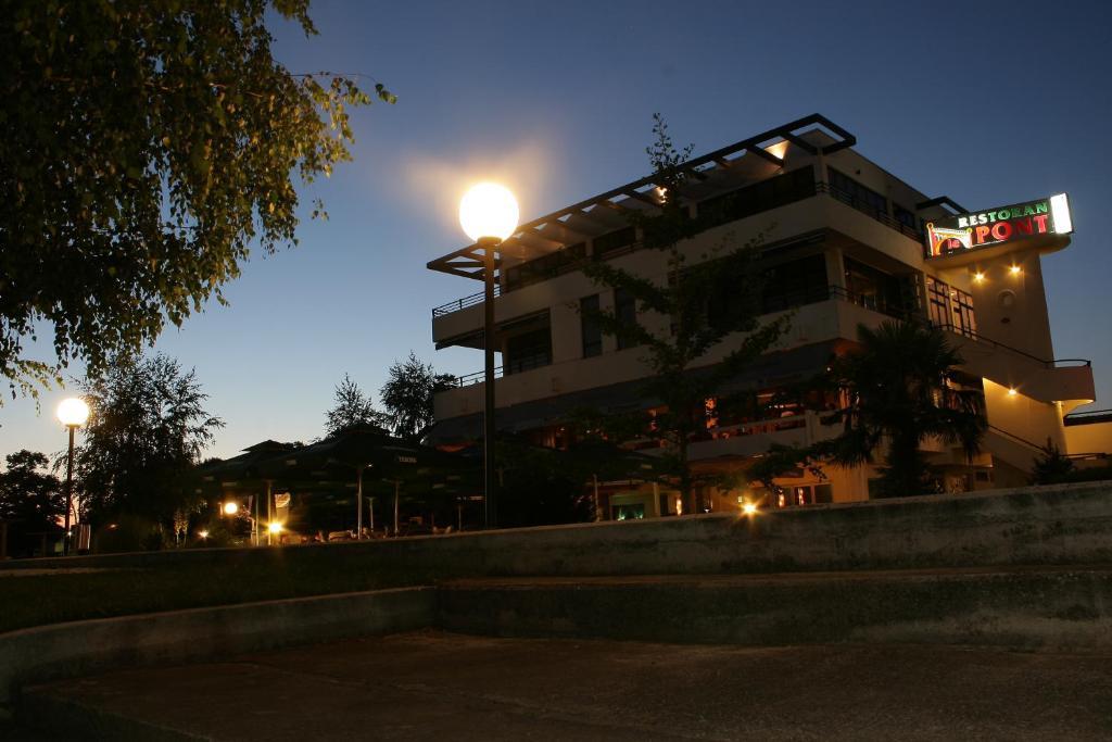 Hotel Le Pont ปรีเยดอร์ ภายนอก รูปภาพ