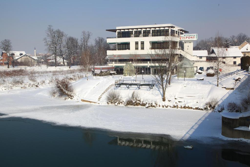 Hotel Le Pont ปรีเยดอร์ ภายนอก รูปภาพ