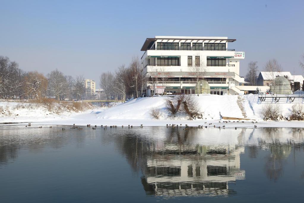Hotel Le Pont ปรีเยดอร์ ภายนอก รูปภาพ